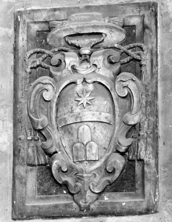 Stemma della famiglia Albani (rilievo) - ambito romano (sec. XVII)